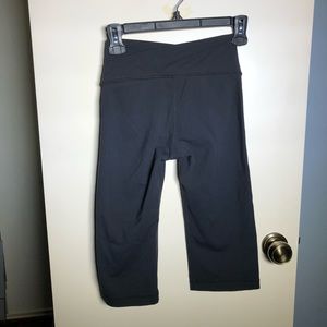 Black cropped lululemon leggings